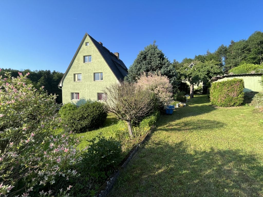 Süd-West Seite vom Mosaik-Haus und Garten