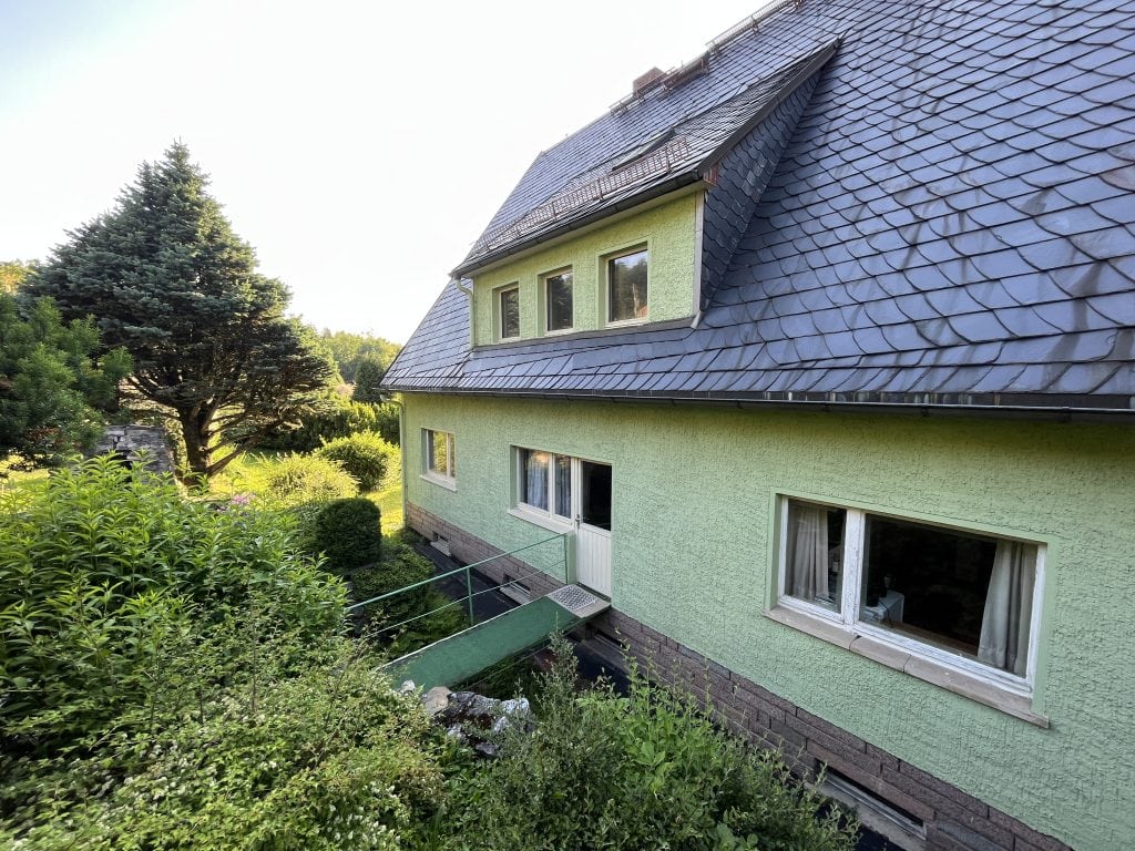 Brücke zum Hintereingang vom Mosaik-Haus